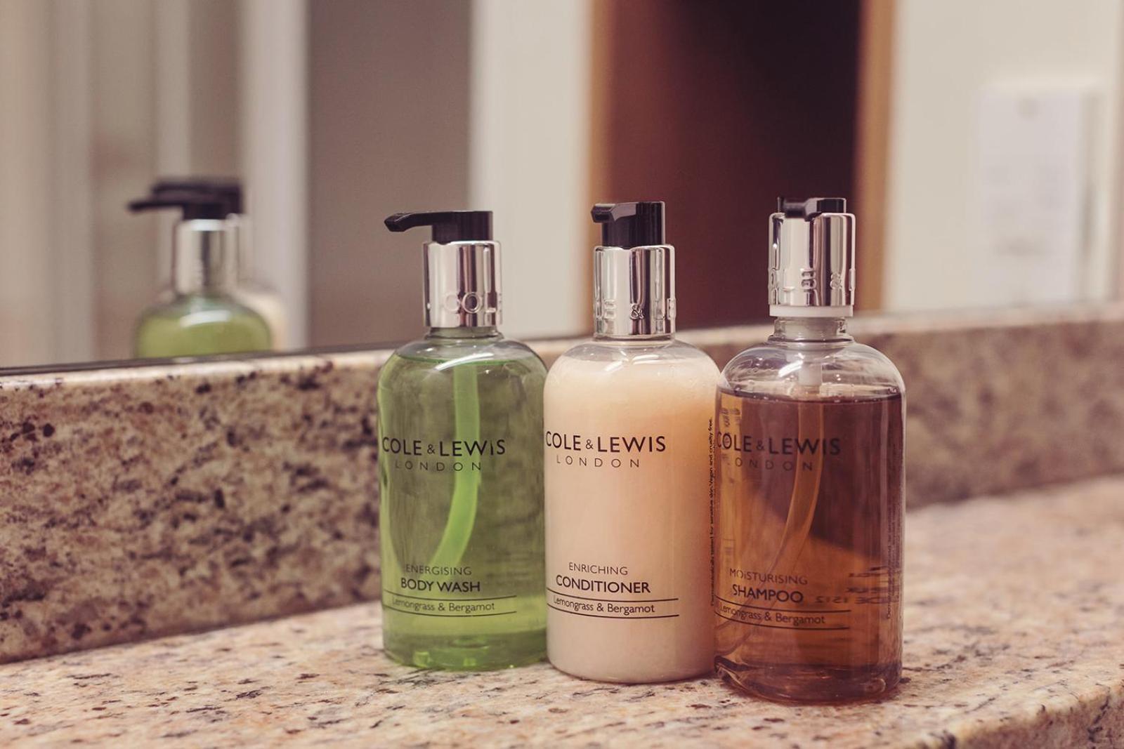 Longlands Inn & Cottages Carnforth Ngoại thất bức ảnh Soap, shampoo and body wash