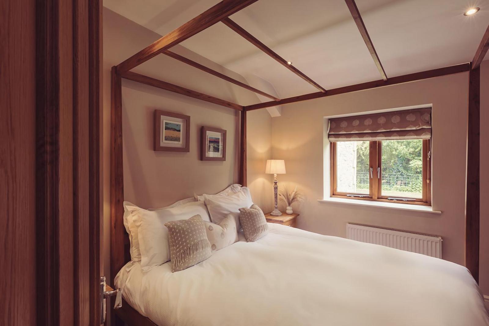 Longlands Inn & Cottages Carnforth Ngoại thất bức ảnh A bedroom at the hotel