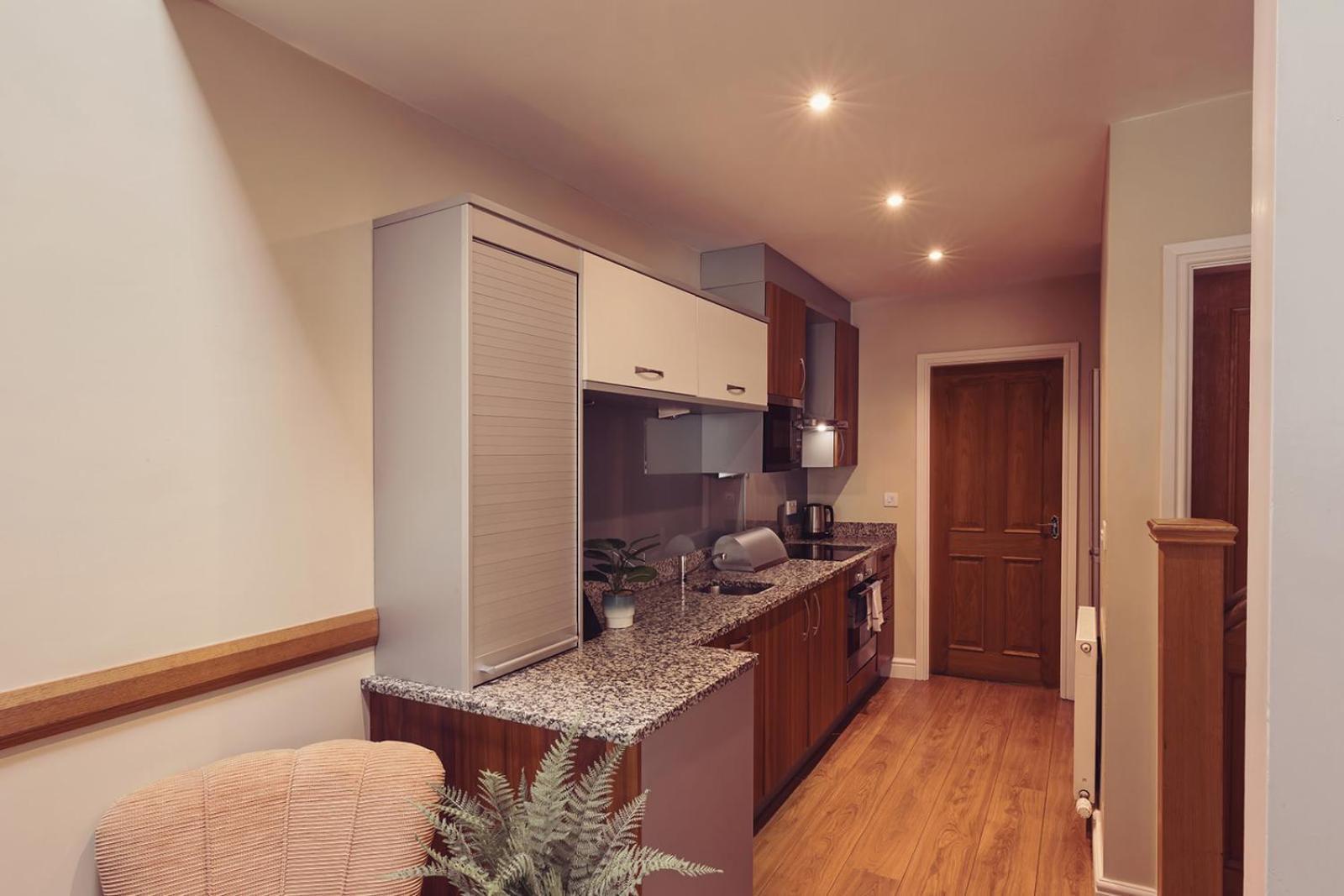 Longlands Inn & Cottages Carnforth Ngoại thất bức ảnh A typical studio apartment