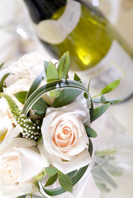 Longlands Inn & Cottages Carnforth Ngoại thất bức ảnh Wedding rings